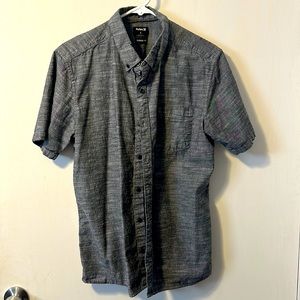 Hurley classic fit short sleeve button up Grey shirt. New condition!